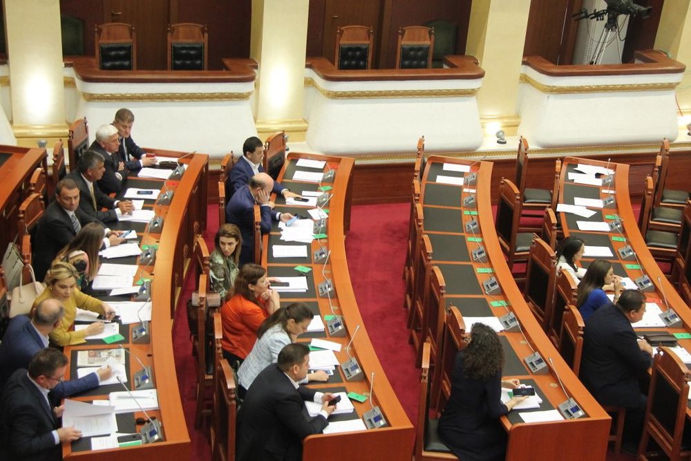 Dy deputet&euml; t&euml; LSI sot n&euml; parlament, mungonin prej 6 muajsh