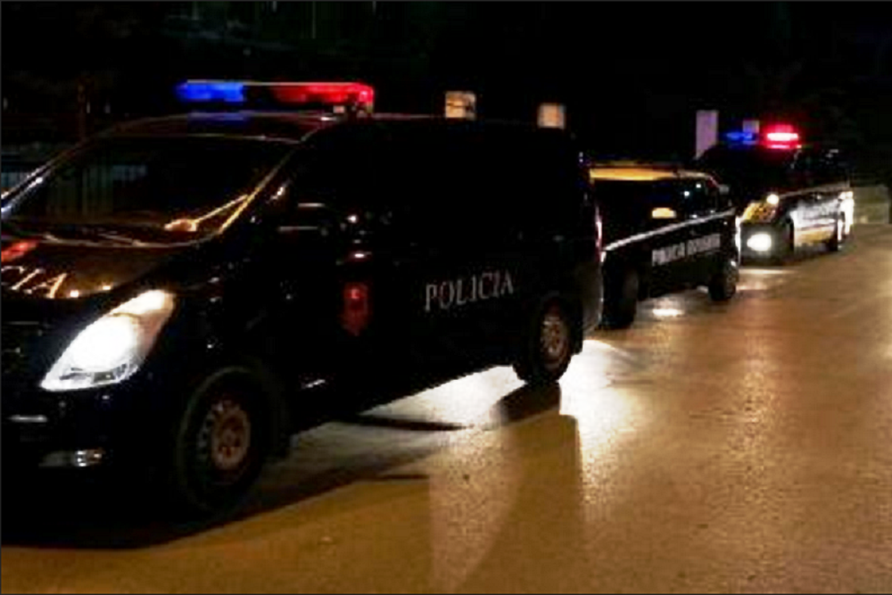 T&euml; sht&euml;na me arm&euml; zjarri n&euml; Elbasan