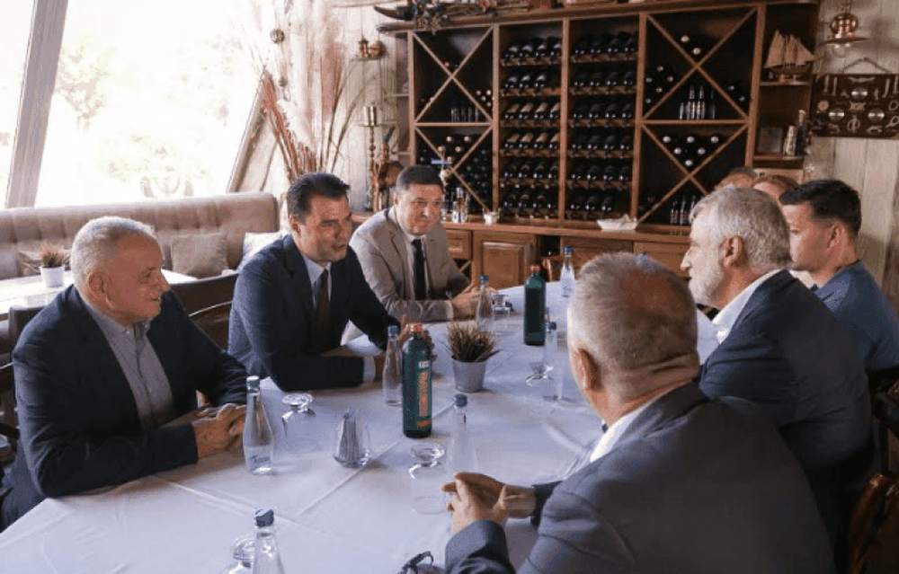Basha n&euml; Shkup: U jap nj&euml; porosi shqiptar&euml;ve t&euml;