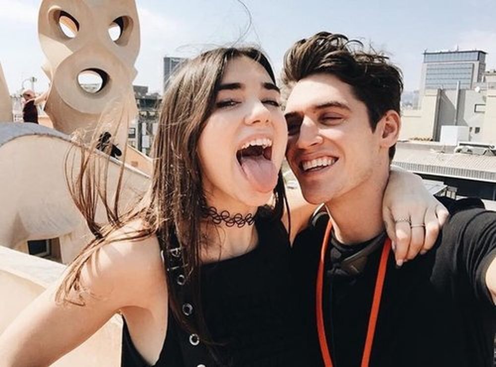 Isac Carew publikon foto intime me Dua Lip&euml;n