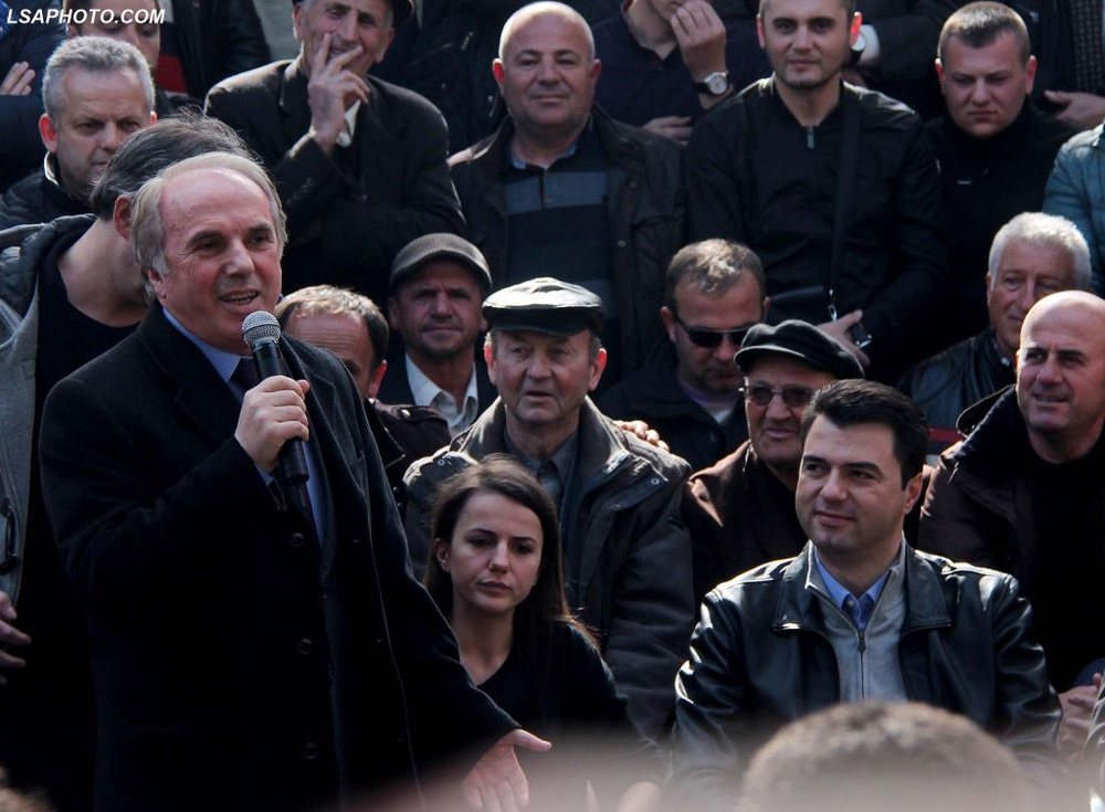 Pre&ccedil; Zogaj shigjeton politik&euml;n e Bash&euml;s: "Mbarset mali dhe