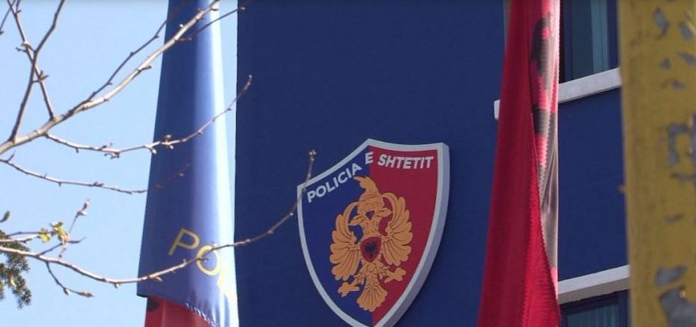 Arrestohen 4 oficer&euml; policie