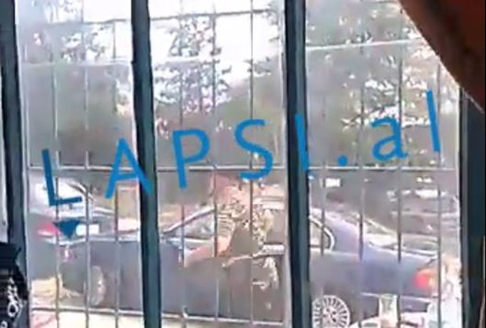 (VIDEO) Shikoni si Konstandinos Ka&ccedil;ifas q&euml;llon me automatik ndaj