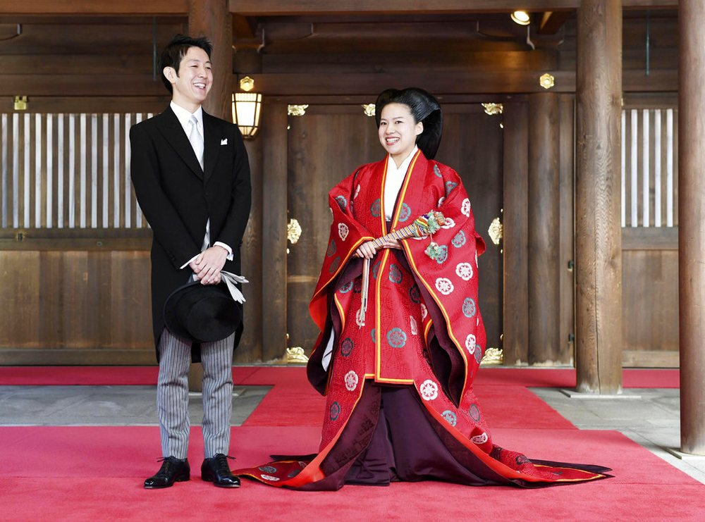P&euml;r hir t&euml; dashuris&euml; princesha japoneze heq dor&euml; nga froni
