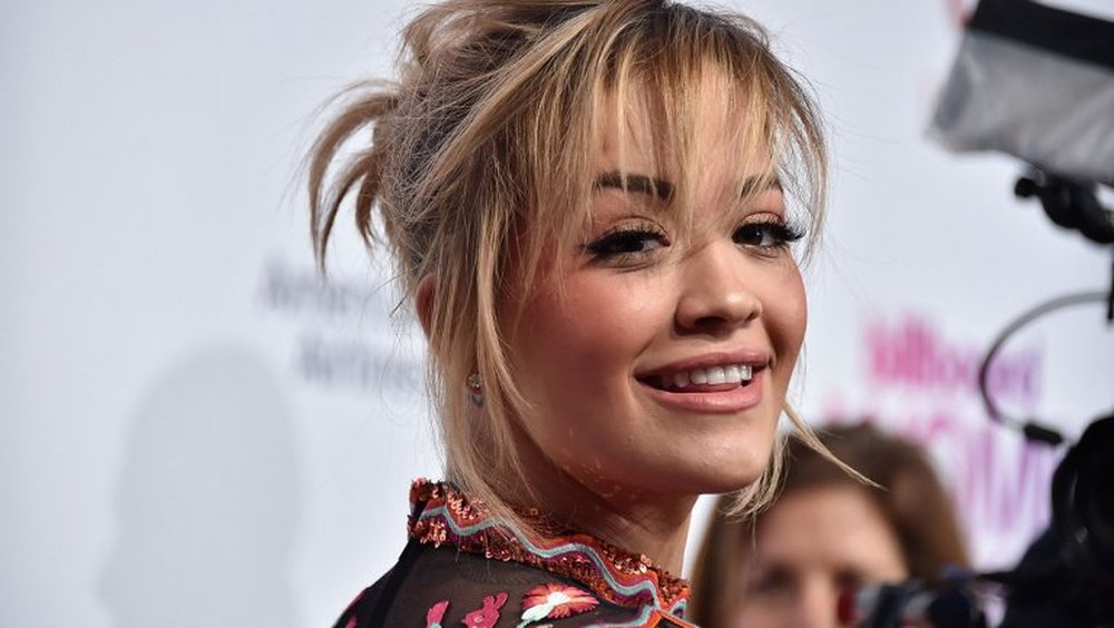 Rita Ora k&euml;ndon playback, fansat nisin kritikat