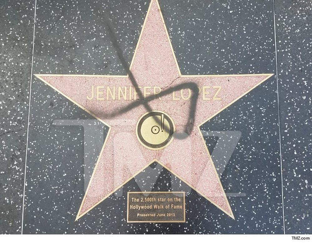 Prishen emrat e disa prej yjeve n&euml; bulevardin "Walk of Fame"