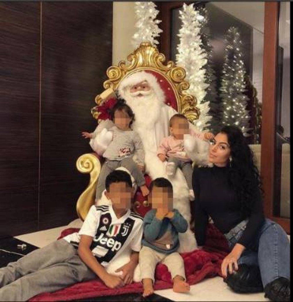 Krishtlindjet n&euml; sht&euml;pin&euml; e Ronaldos (Foto)