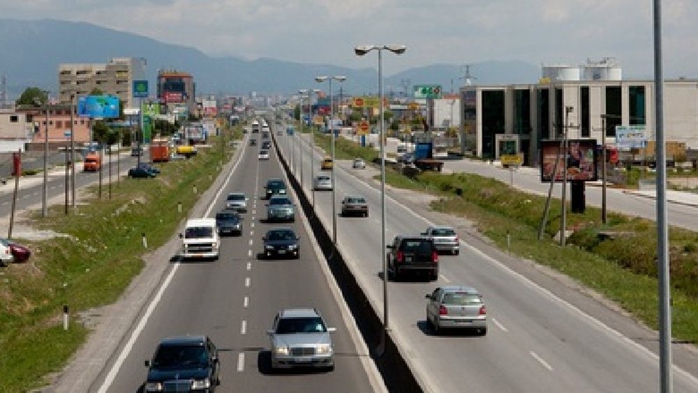 B&euml;huni gati t&euml; paguani/ Autostrata Tiran&euml;-Durr&euml;s nga 2 deri