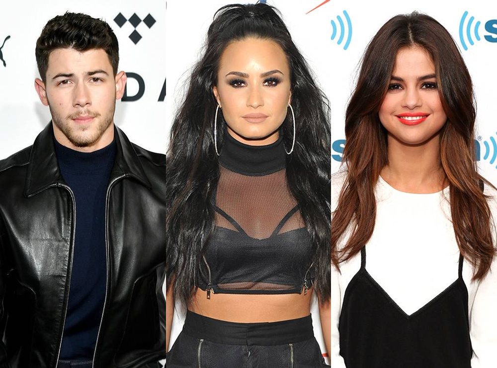 Pas sh&euml;rimit, Demi lovato fshin miqt&euml; e ngusht&euml;