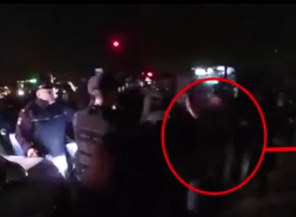Del VIDEO/ Deputeti i PD-s&euml; u p&euml;rplas me policin&euml; te protesta e