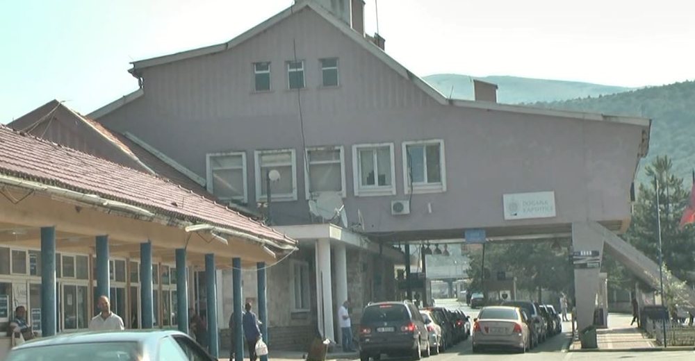 Kontraband&euml; me fruta t&euml; thata, arrestohet doganieri i Kapshtic&euml;s