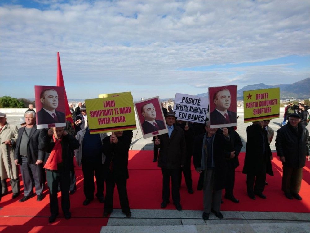 Komunist&euml;t n&euml; protest&euml;: &ldquo;Posht&euml; qeveria neo-balliste e