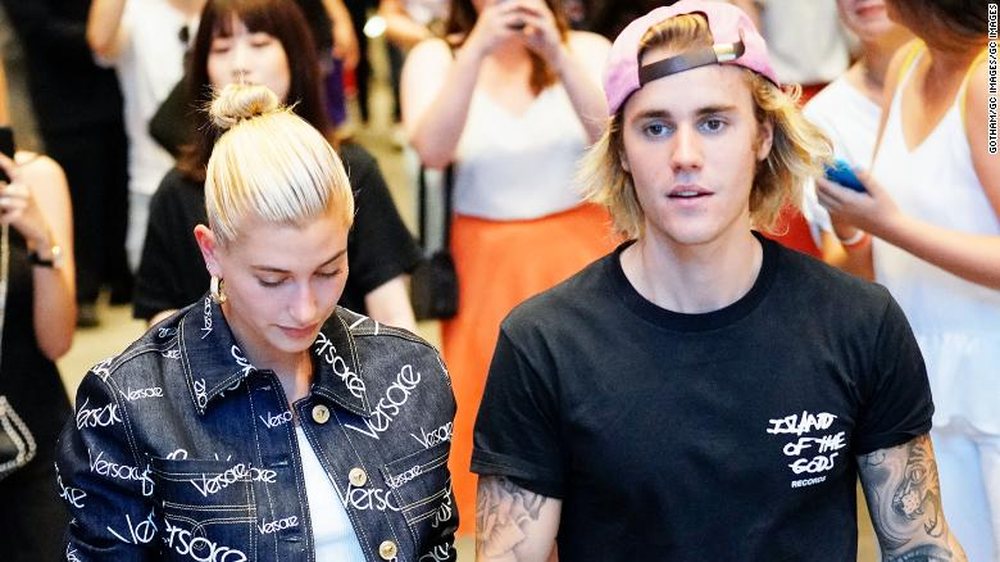 Pas martes&euml;s me Hailey-n, Justin shpreh dashurin&euml; p&euml;r Jaden Smith