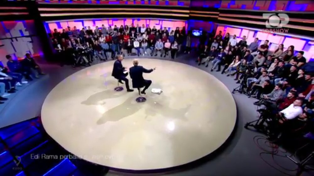 One man show e Ram&euml;s/ 30 min flet vet&euml;m nj&euml; student