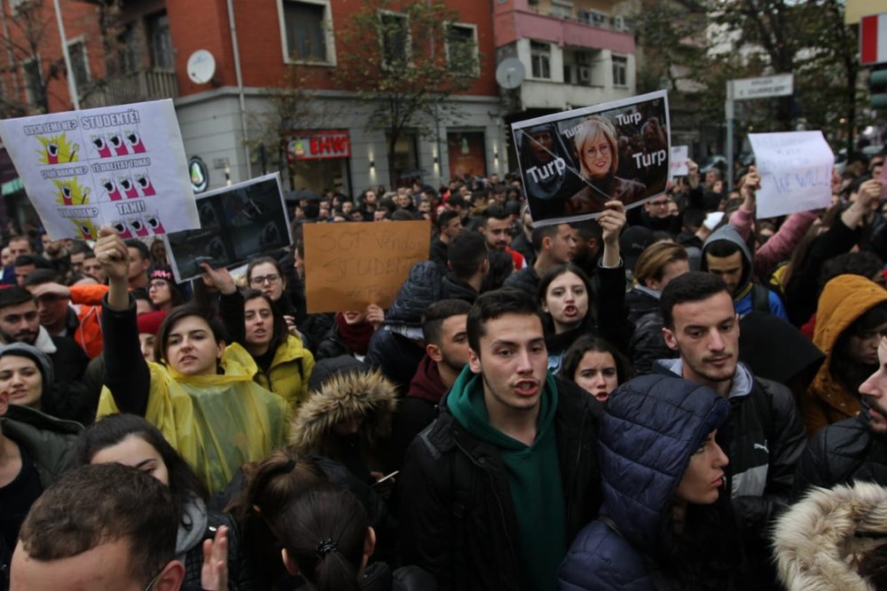 Lindita Nikolla del n&euml; bulevard, student&euml;t e p&euml;rz&euml;n&euml;