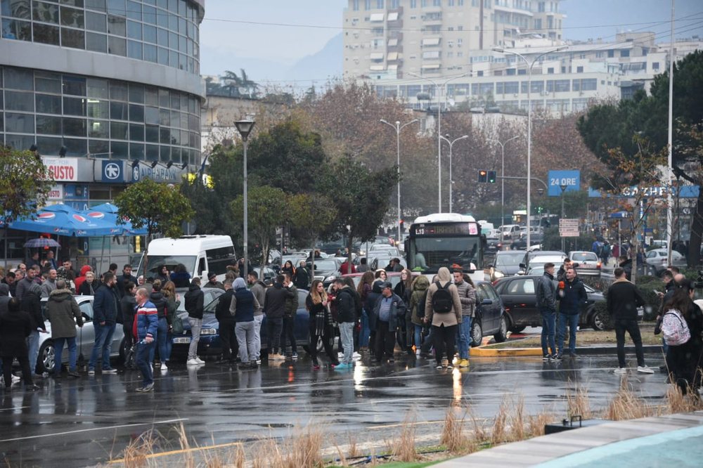 Protesta/ Student&euml;t p&euml;rball&euml; zv.kryeministres n&euml;