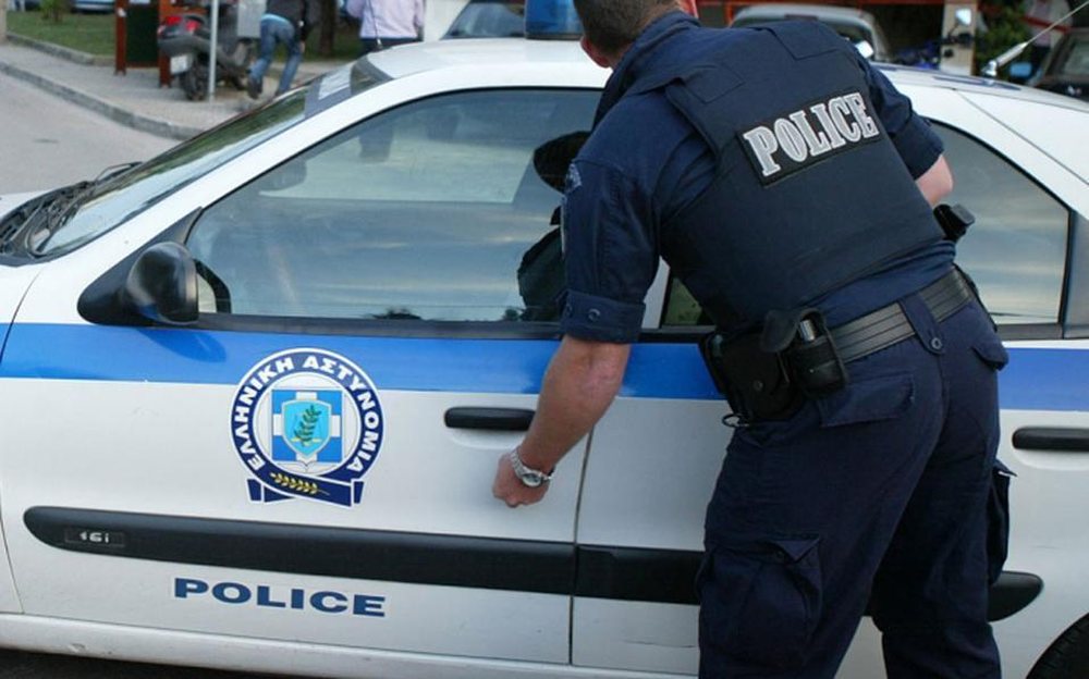 Greqi/ Shqiptari godet tre her&euml; me thik&euml; afganin, arrestohet nga