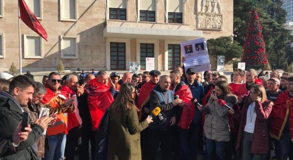 Emigrant&euml;t, student&euml;t dhe banor&euml;t e "Astirit" n&euml;