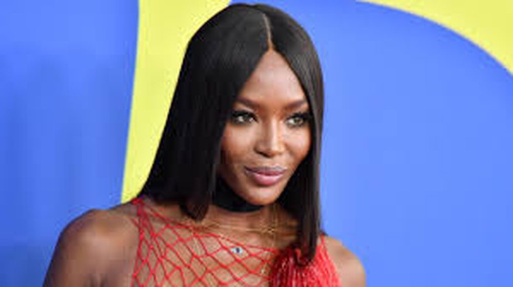 Naomi Campbell tregon flok&euml;t e saj pas parukes