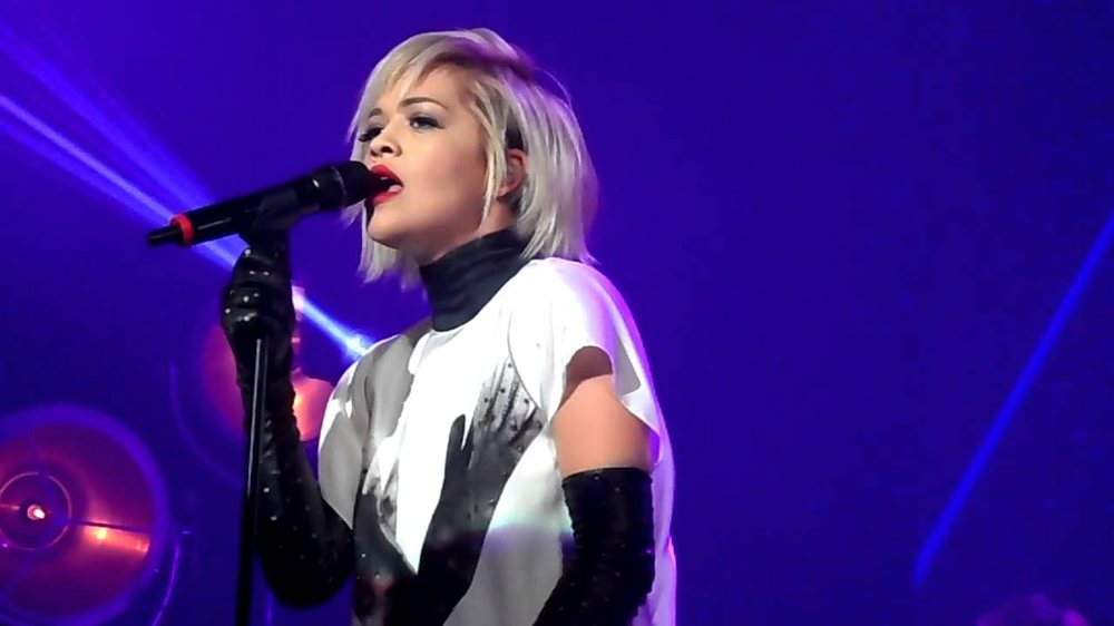 Prestigjiozja franceze NRJ , artikull p&euml;r dashurin&euml; e Rita Ora-s