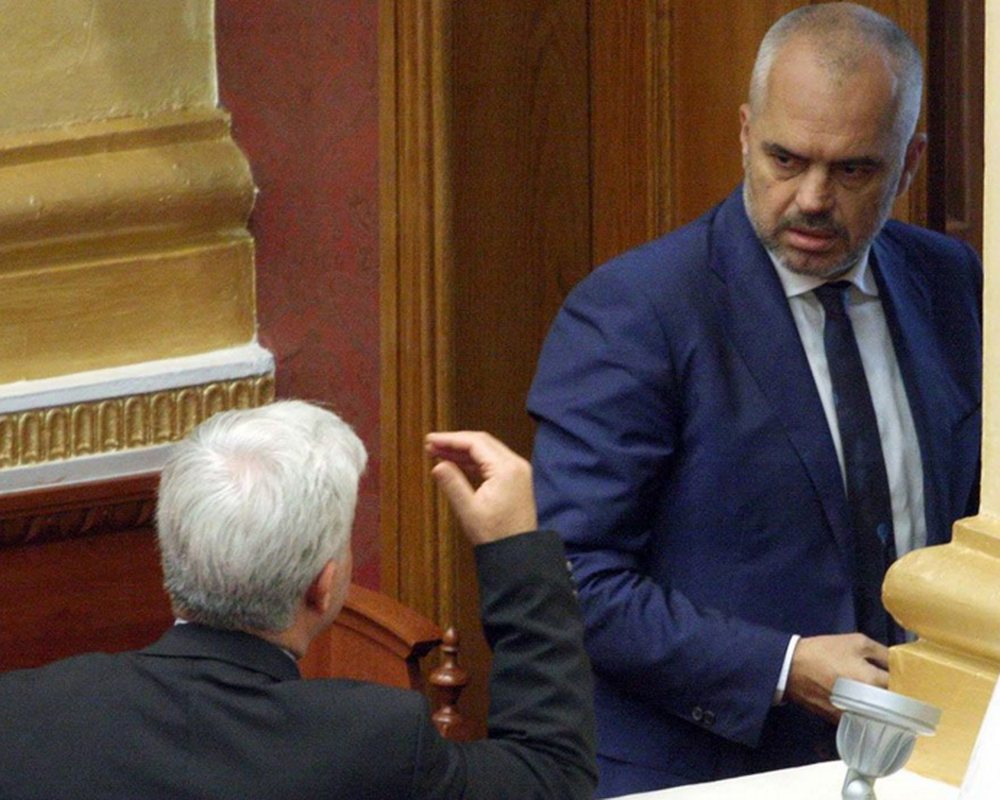 Prapaskenat e shkarkimit t&euml; Xhafajt dhe sherri me Ram&euml;n n&euml; prani