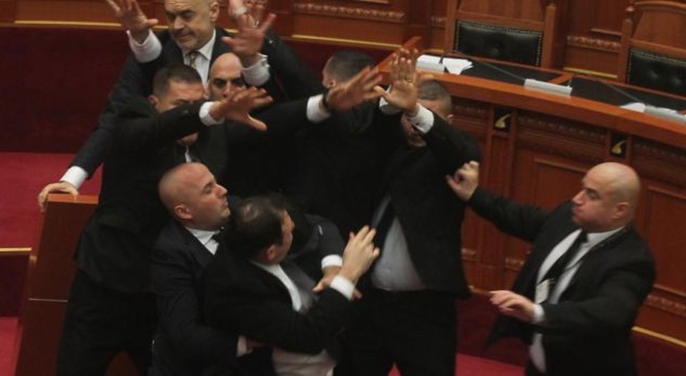 Gramoz Ru&ccedil;i merr vendimin pas incidentit me Ram&euml;n
