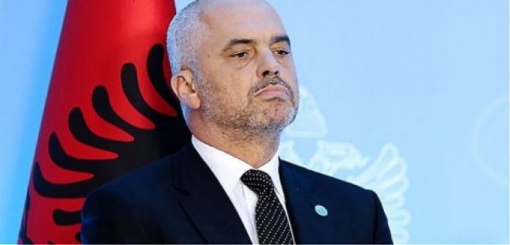 Rama i flet prer&euml; student&euml;ve: Rrini atje n&euml;se nuk doni t&euml;