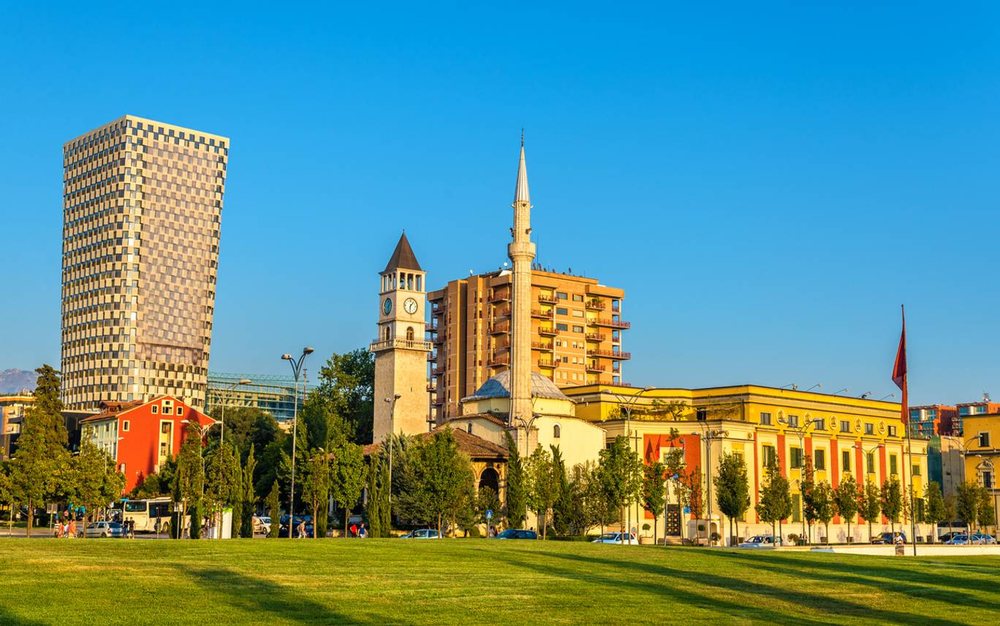 Pesimizmi, shqiptar&euml;t t&euml;rhiqen nga blerjet e m&euml;dha