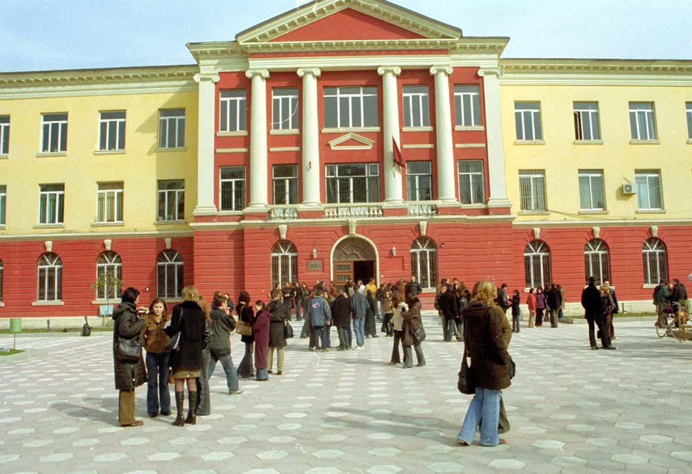 51 pedagog&euml; t&euml; fakultetit Histori-Filologji, k&euml;rkojn&euml;