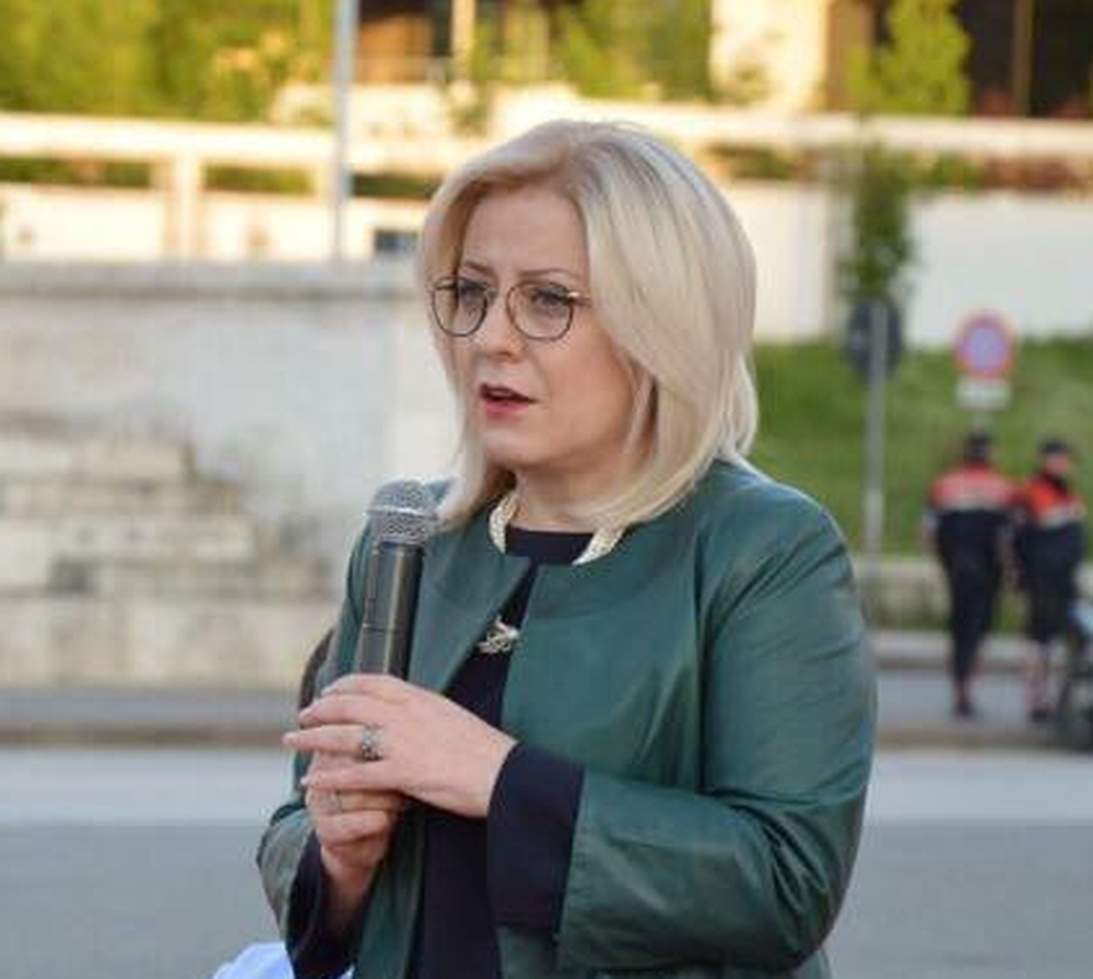 Nikolla student&euml;ve: T&euml; krijojm&euml; grupe t&euml; posa&ccedil;me
