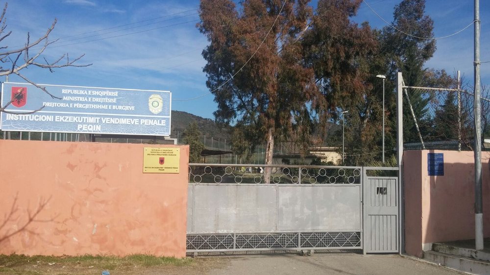 Denoncimi/ Polici u rrah gati p&euml;r vdekje nga t&euml; burgosurit n&euml;