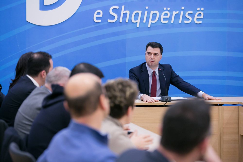 Mbledhja e grupit t&euml; PD/ Zbulohet porosia e Bash&euml;s dhe hapi i