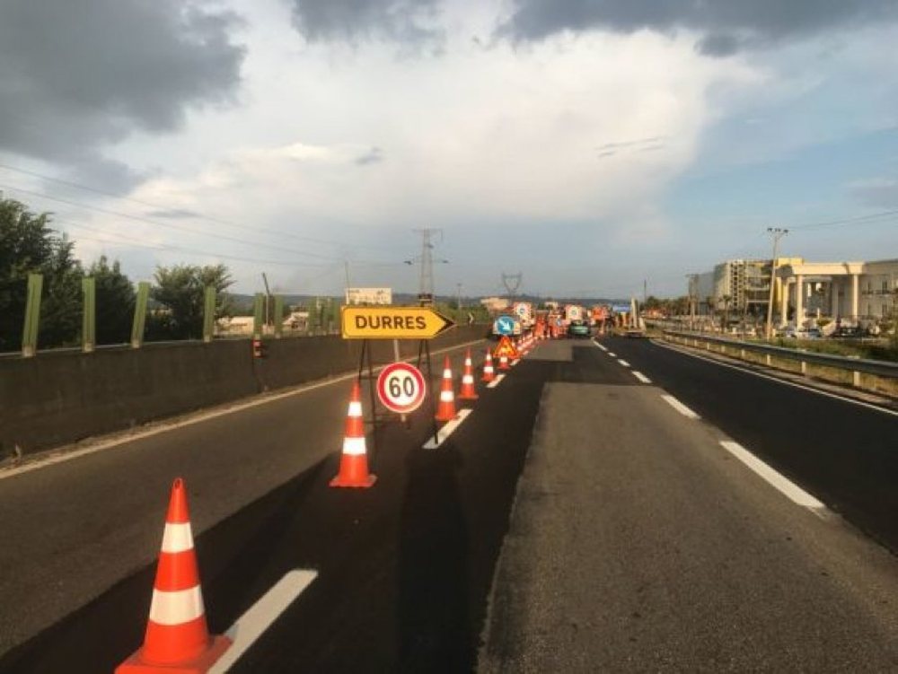 Mbyllen punimet, hapet e plot&euml; autostrada Tiran&euml;-Durr&euml;s
