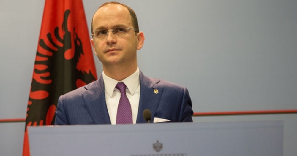 Ish-ministri Bushati p&euml;r marr&euml;veshjen e Presp&euml;s: Zgjidhi