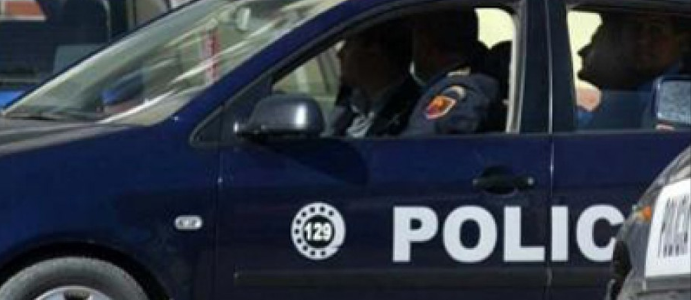 Tiran&euml;/ 5 persona kapen me 10 kg heroin&euml;