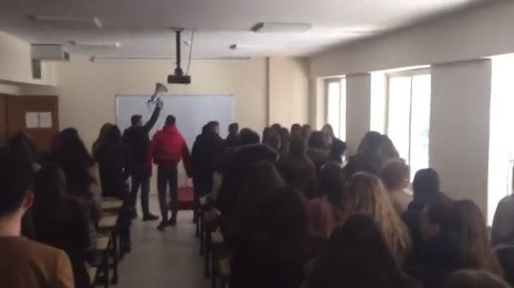 (VIDEO) Student&euml;t e drejt&euml;sis&euml; n&euml; kor: Juridiku bojkoton