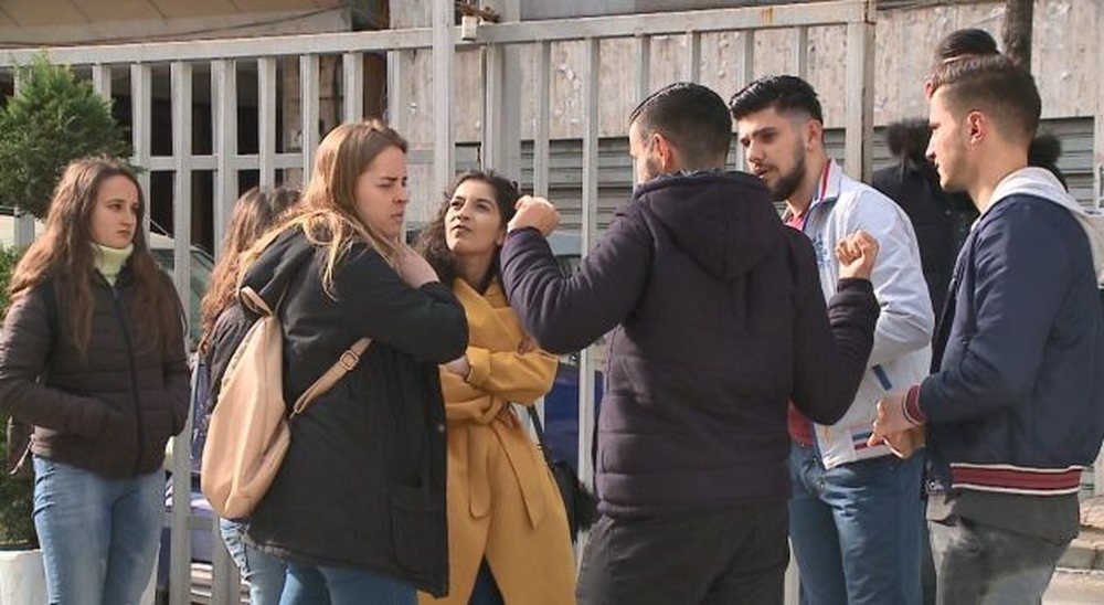 Student&euml;t e Juridikut nisin m&euml;sim sot n&euml; gjimnazin "Petro