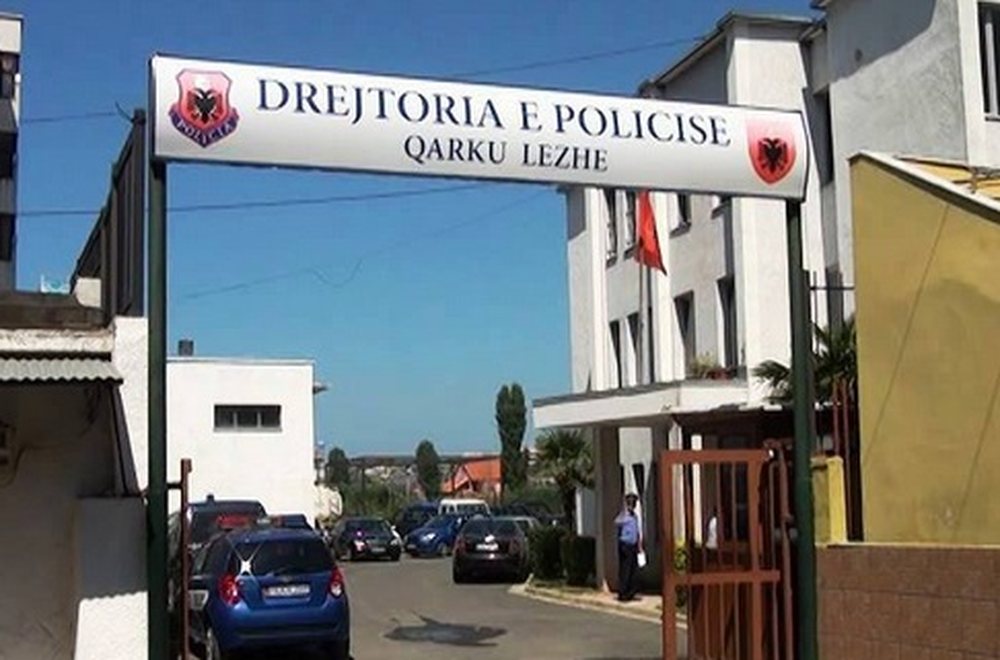 Sherr me arm&euml; zjarri mes tre personave n&euml; Lezh&euml;, policia
