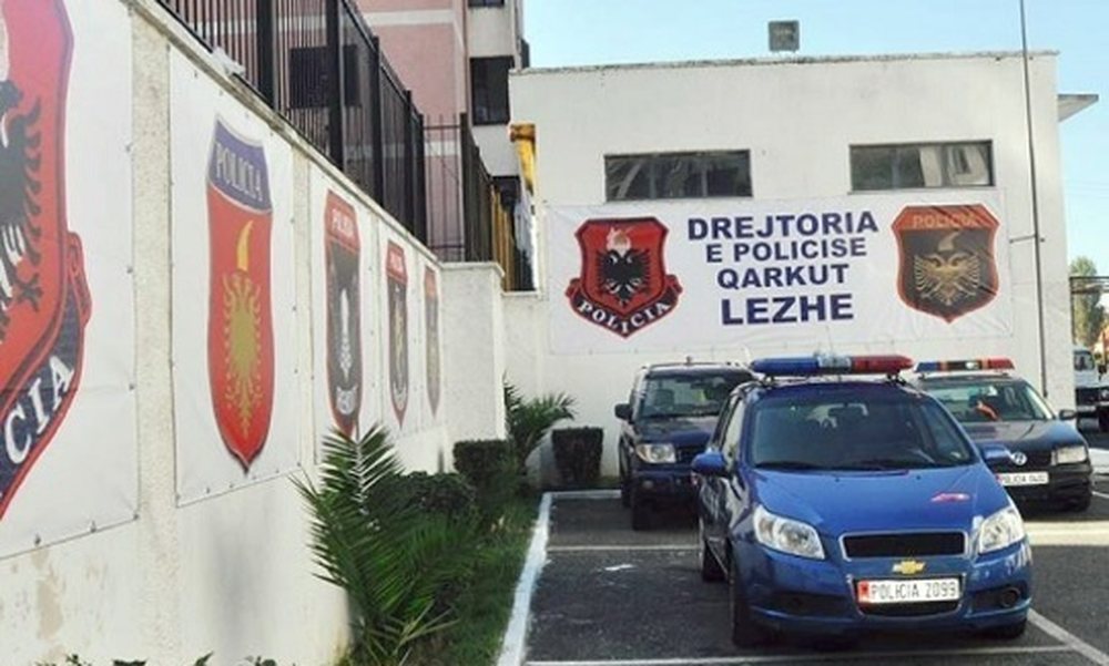 Mashtruan kat&euml;r emigrant&euml;, burgosen dy persona n&euml; Lezh&euml;