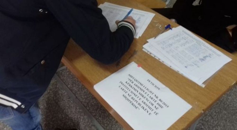 Student&euml;t nisin mbledhjen e firmave p&euml;r rr&euml;zimin e ligjit t&euml;