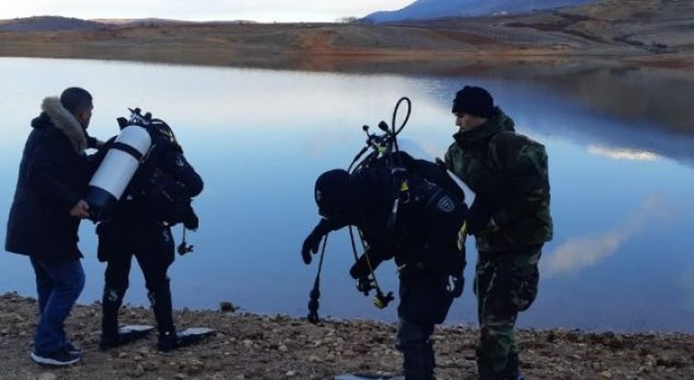 U mbyt duke peshkuar n&euml; Drin, polumbar&euml;t nisin k&euml;rkimet p&euml;r