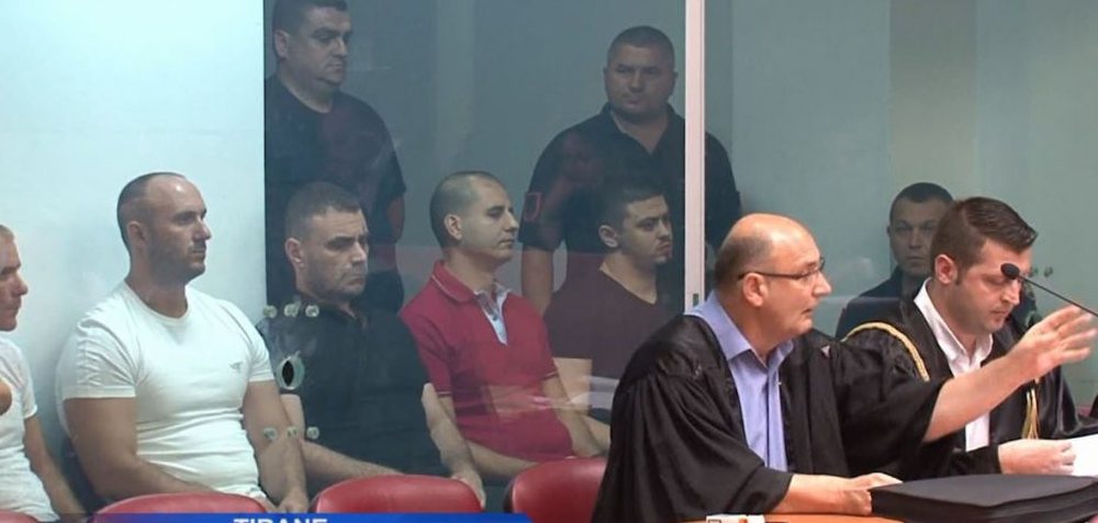&ldquo;Shullazi&rdquo; n&euml; Apel, &ccedil;far&euml; ndodhi me seanc&euml;n e