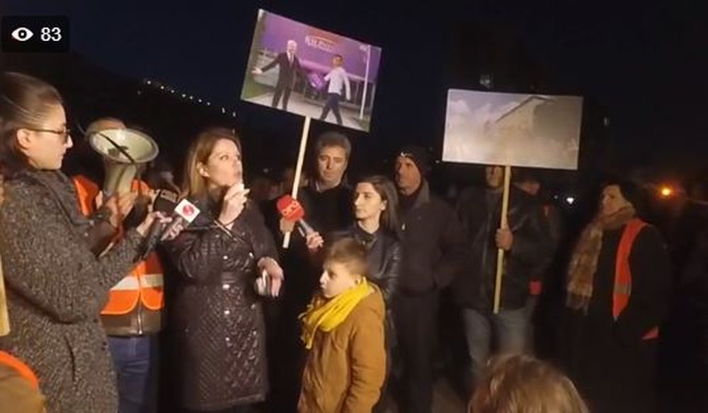 VIDEO/ Banor&euml;t e Unaz&euml;s vazhdojn&euml; protest&euml;n: Benzin&euml;n e