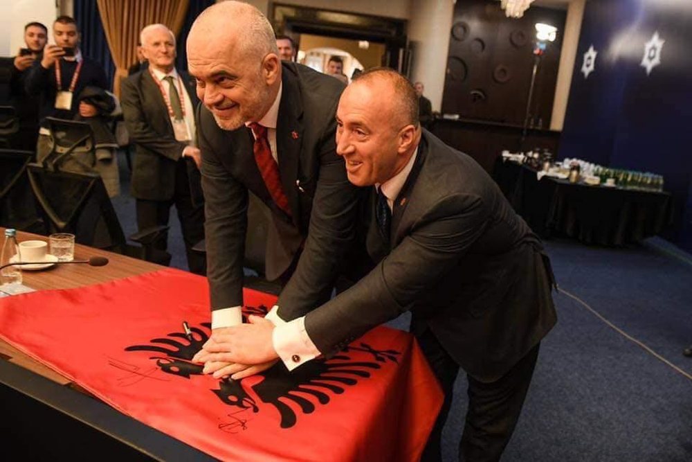 Piruetat qesharake t&euml; Ram&euml;s p&euml;r taks&euml;n 100% t&euml;