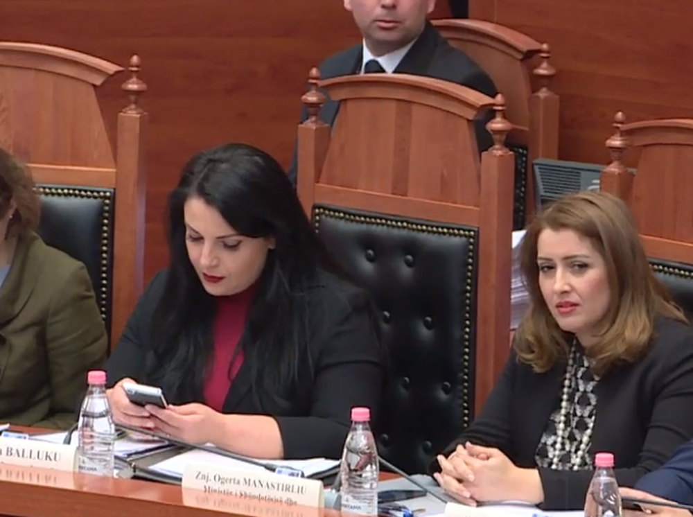 Publikohet biseda n&euml; Whatsapp mes Belinda Ballukut dhe deputetit Sadi