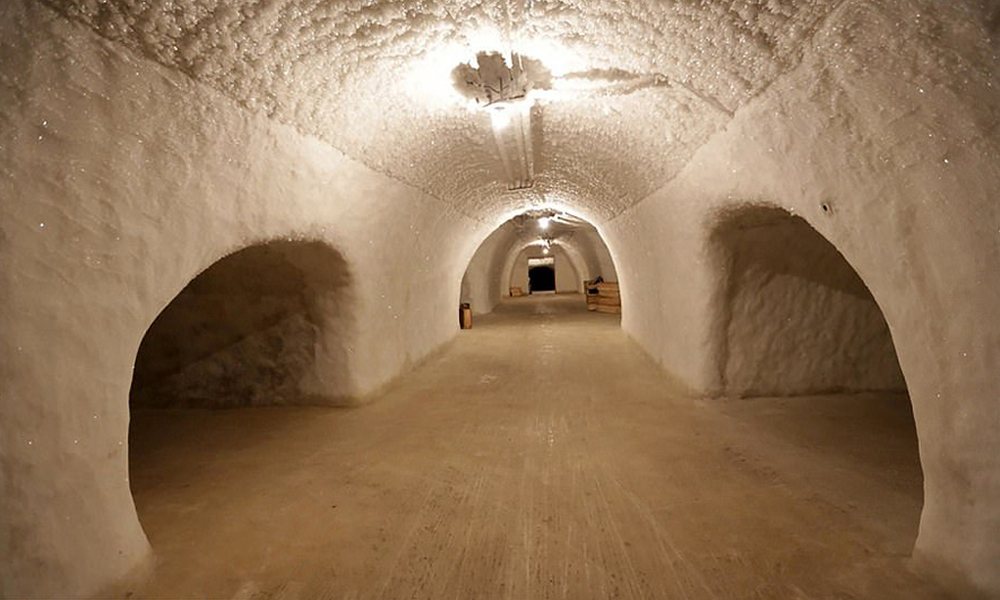 FOTO TE RRALLA/ Pallati i akullt i Stalinit n&euml; rrezik