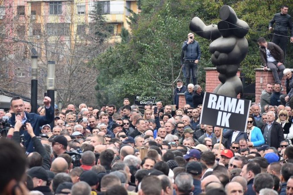 S&euml;rish protest&euml; para Kuvendit, &ccedil;far&euml; pritet t&euml;