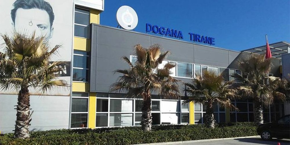 "Val&euml;" shkarkimesh n&euml; drejtorit&euml; e doganave, pezullohen
