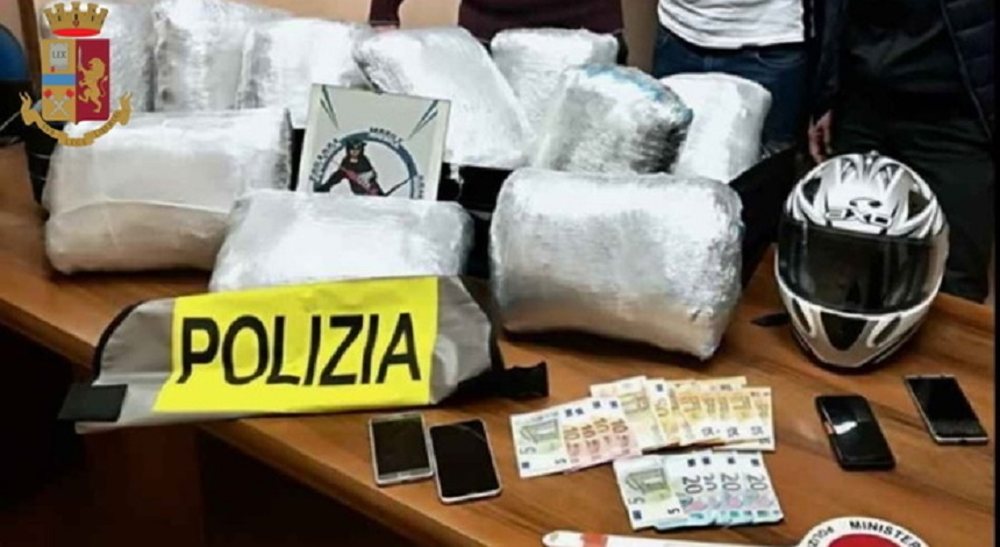 E kishte kthyer sht&euml;pin&euml; n&euml; dyqan droge, arrestohet shqiptari