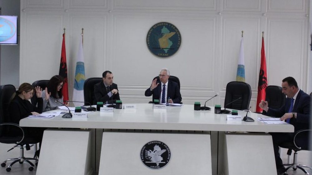 Pas PS-s&euml;, 3 aleat&euml; t&euml; Bash&euml;s regjistrohen p&euml;r